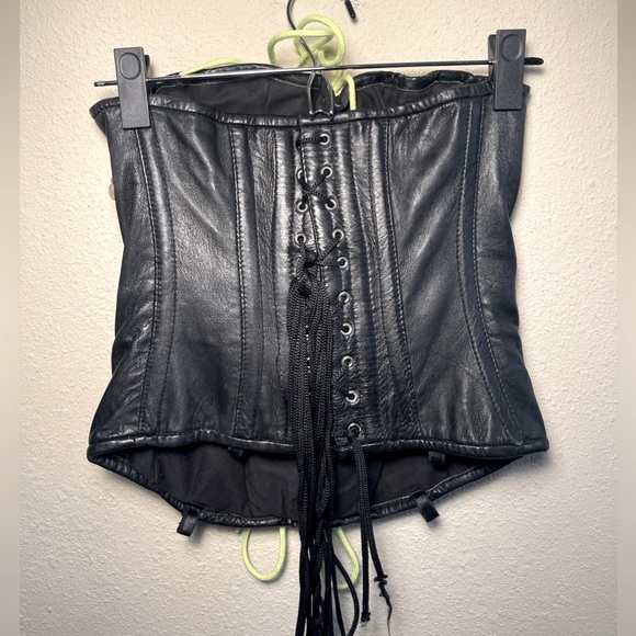 Skull & Crossbones Handmade Custom Real Leather Corset - Picture 2 of 3